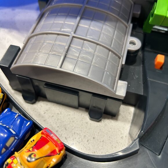 Disney Pixar Cars Motorized Super Speedway Micro Drifters Playset 2012 w/33 Cars - Picture 15 of 16